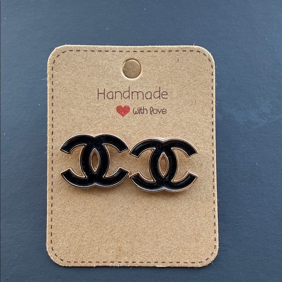 Beautiful buttons handmade into earrings - Picture 3 of 6